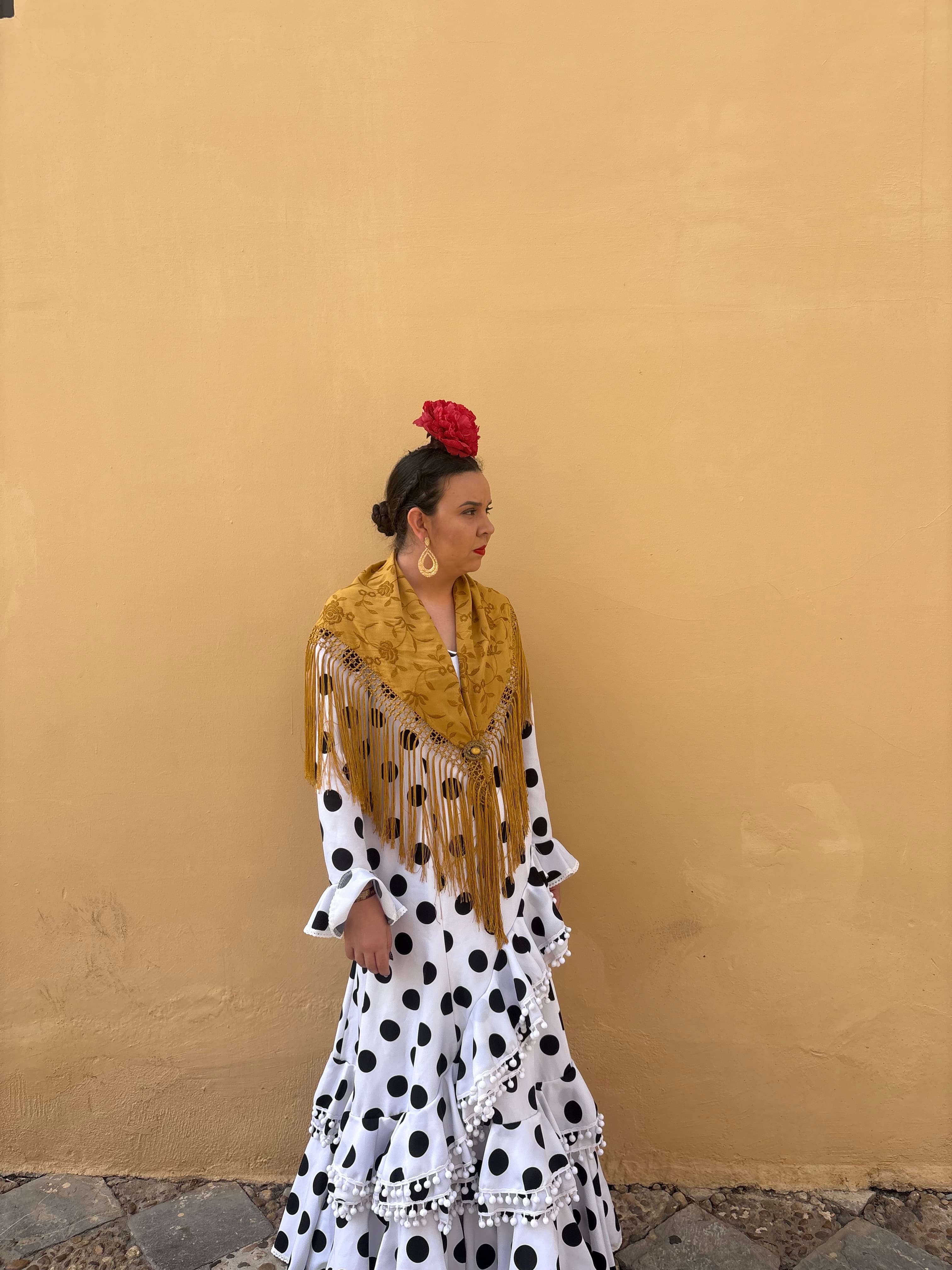 traje blanco y negro - Foto 1