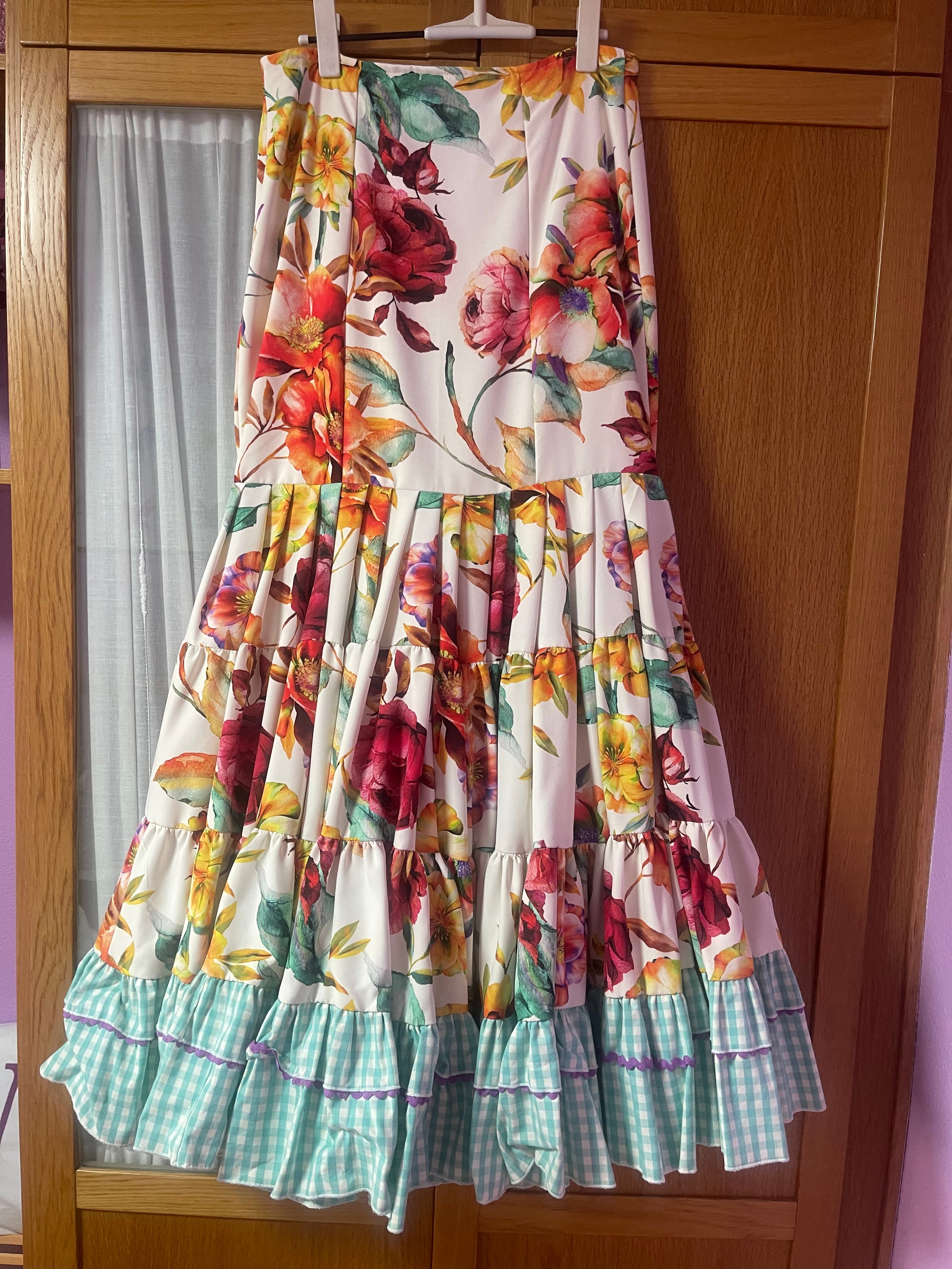 Falda canastera estampada y con volante vichy - Foto 1
